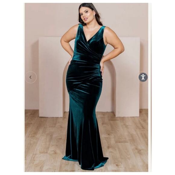 REVELRY Dresses & Skirts - Revelry Dawson Green Velvet Bridesmaid Gown Dress Maxi Evening Holiday 28